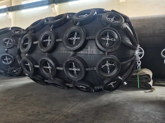 จัดส่งเพื่อจัดส่ง Berthing Pneumatic Marine Fender Inflatable